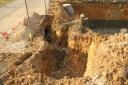 Aufriss auf der Seite unseres Grundstücks - im Hintergrund die Grube