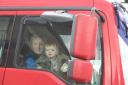 Tschüss Papa, wir fahren zur Deponie